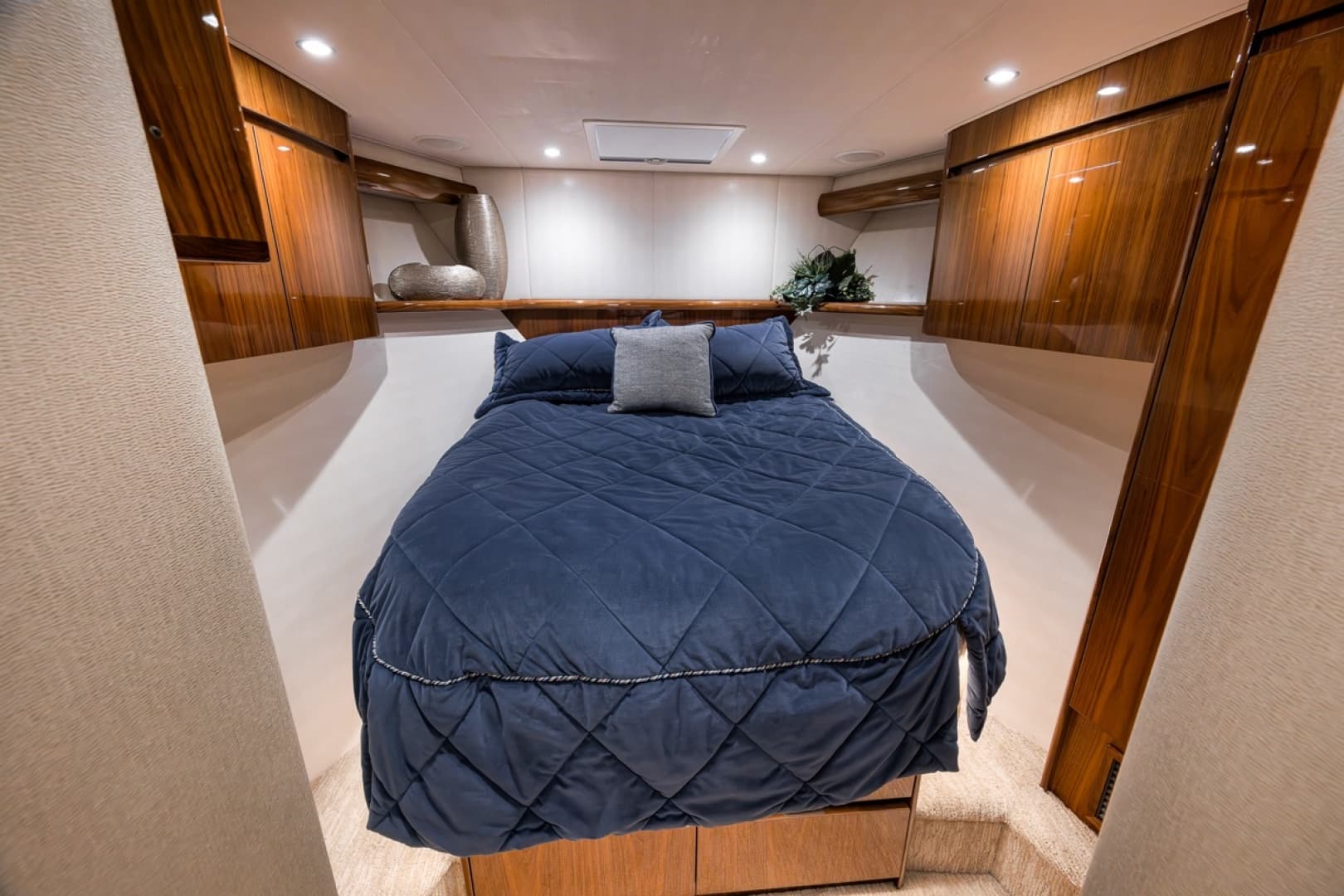 2017 Viking 62 Convertible