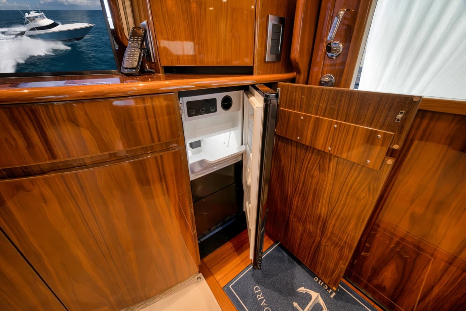 2017 Viking 62 Convertible