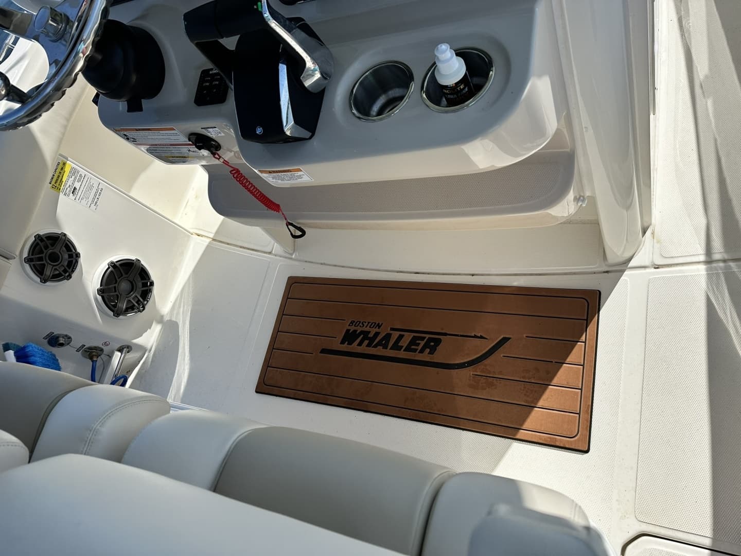 2024 Boston Whaler 250 Outrage