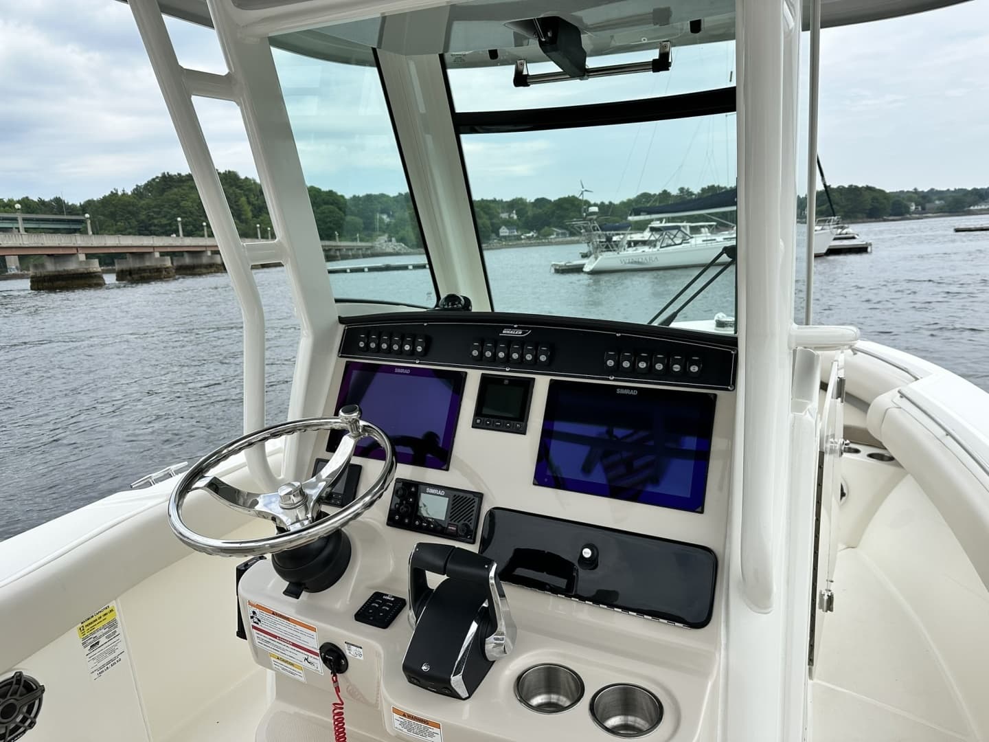 2024 Boston Whaler 250 Outrage