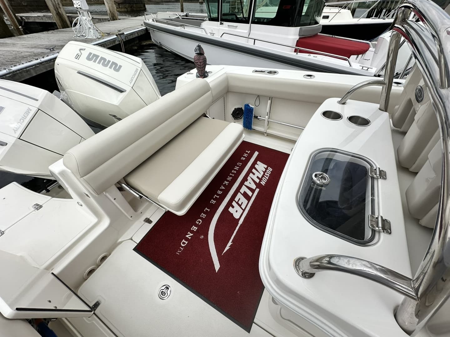 2024 Boston Whaler 250 Outrage