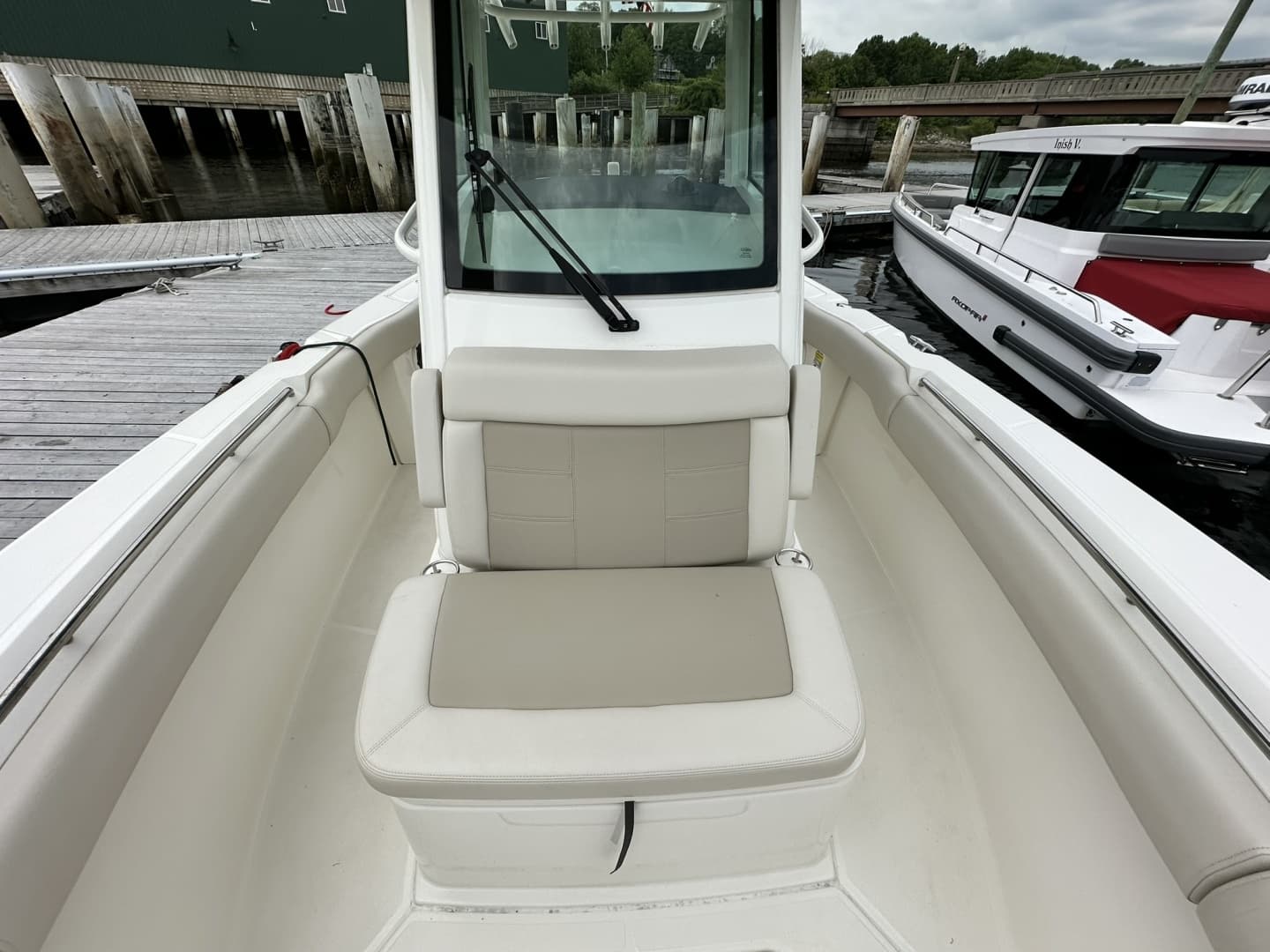 2024 Boston Whaler 250 Outrage