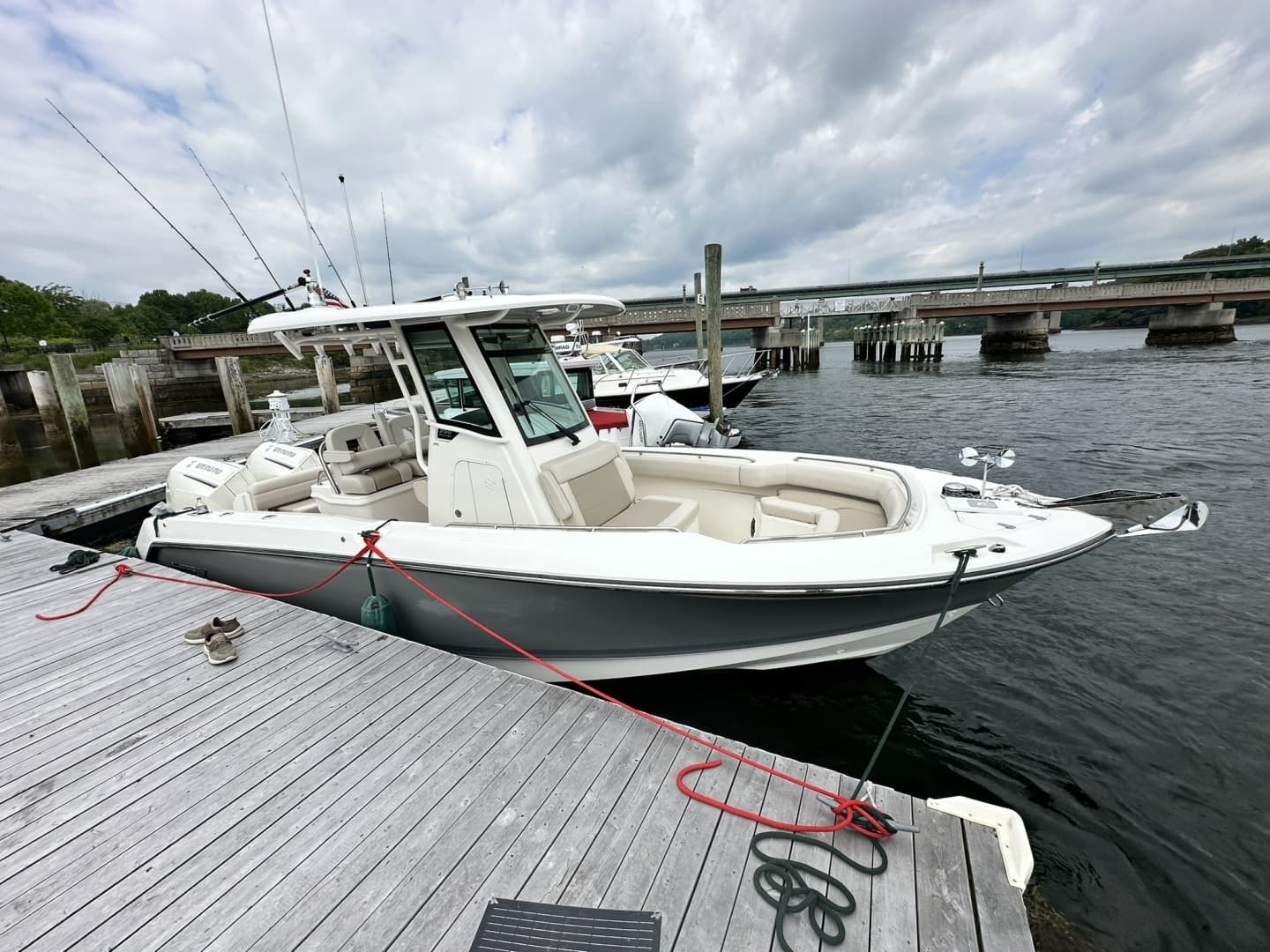 2024 Boston Whaler 250 Outrage