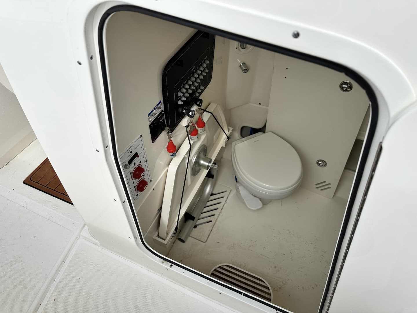 2024 Boston Whaler 250 Outrage