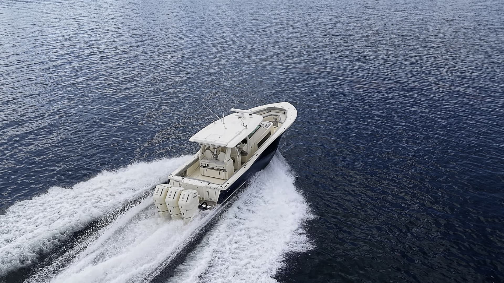 Scout 42 Maizey Blue - Exterior Profile