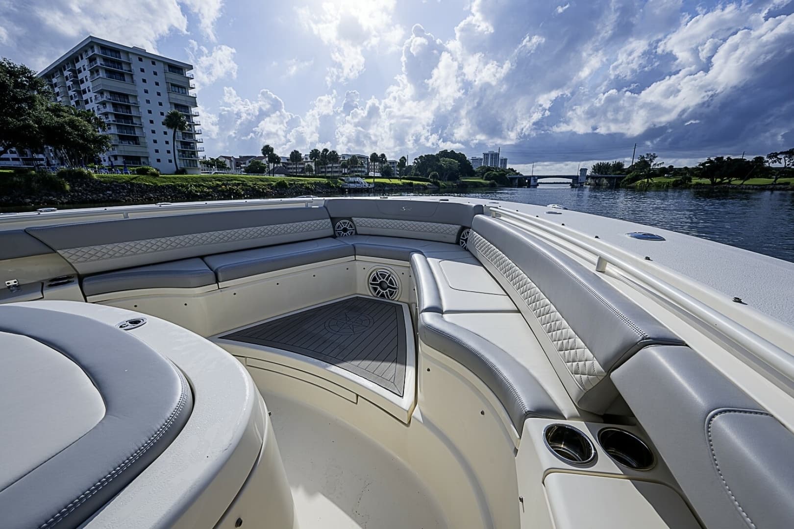 Scout 42 Maizey Blue - Exterior Bow