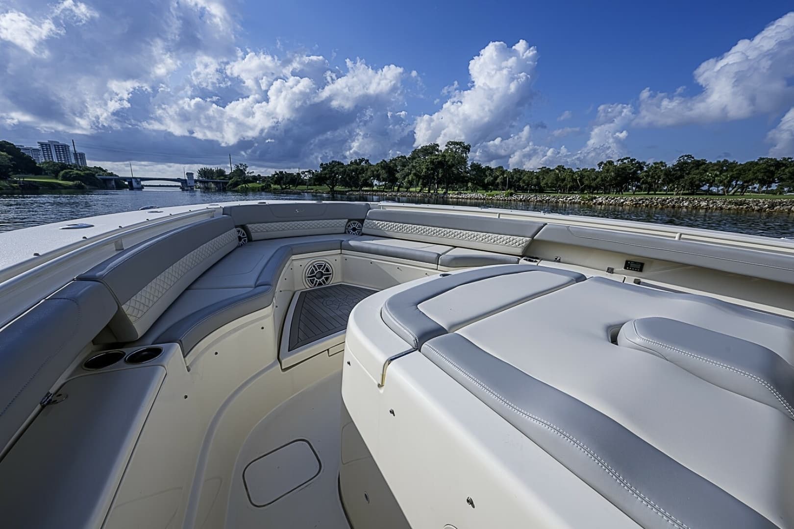 Scout 42 Maizey Blue - Exterior Bow