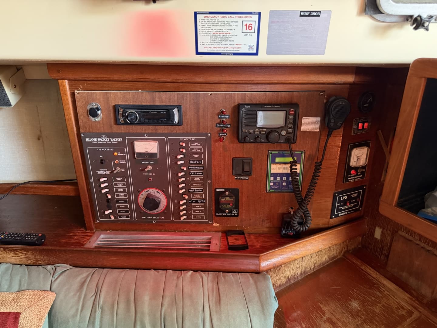 1986 Island Packet 38