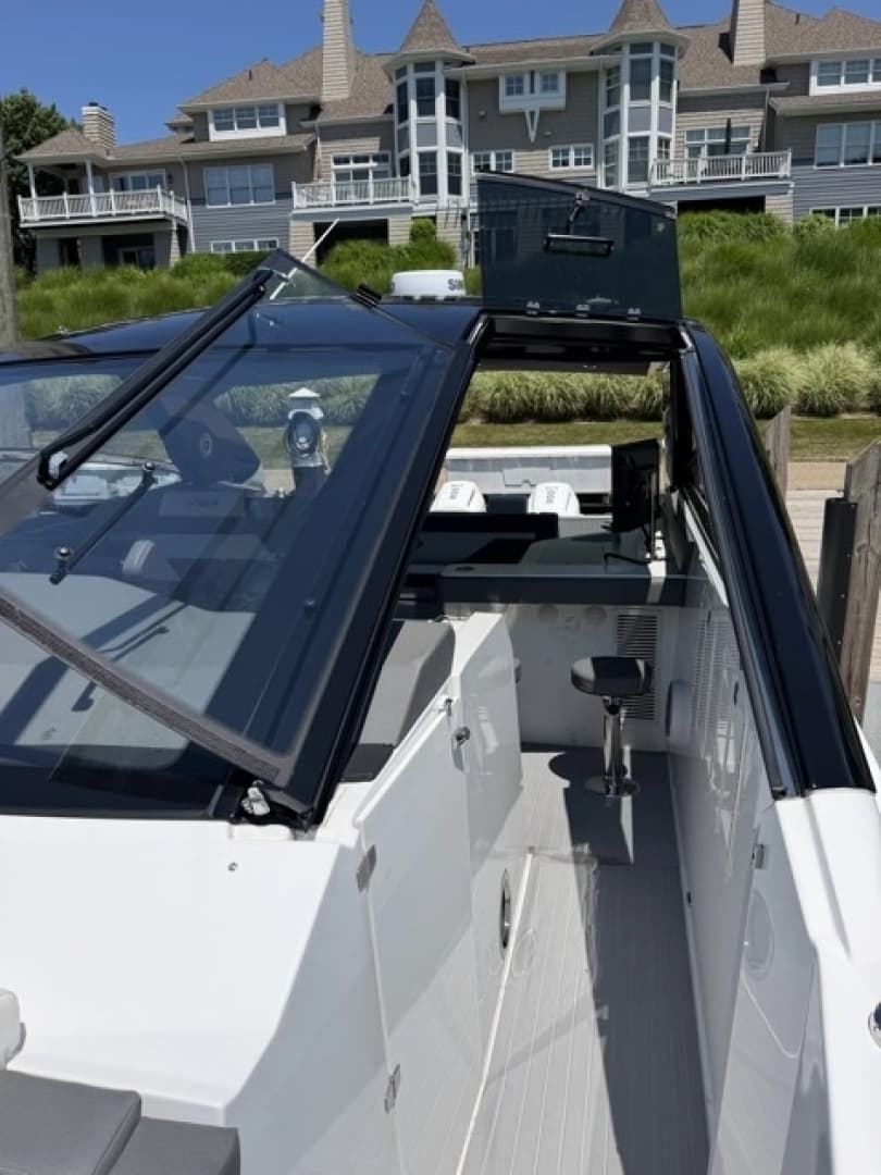 2024 Cruisers Yachts 