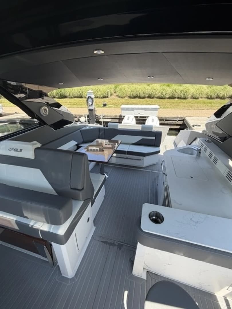 2024 Cruisers Yachts 