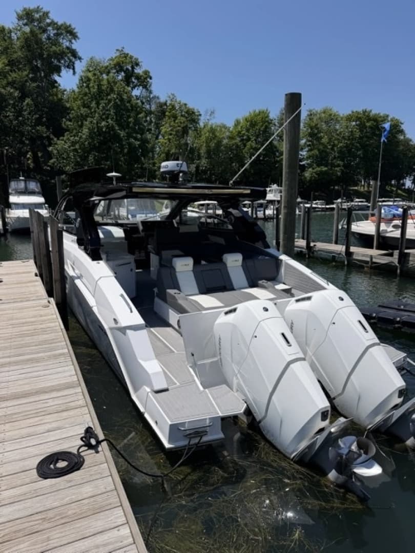 2024 Cruisers Yachts 