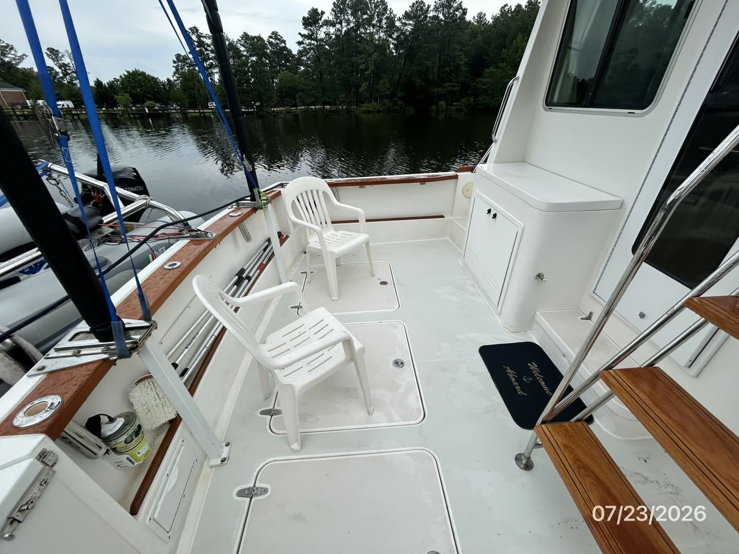 42' Sabre cockpit port