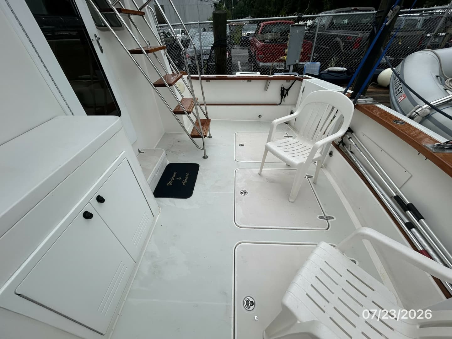 42' Sabre cockpit starboard