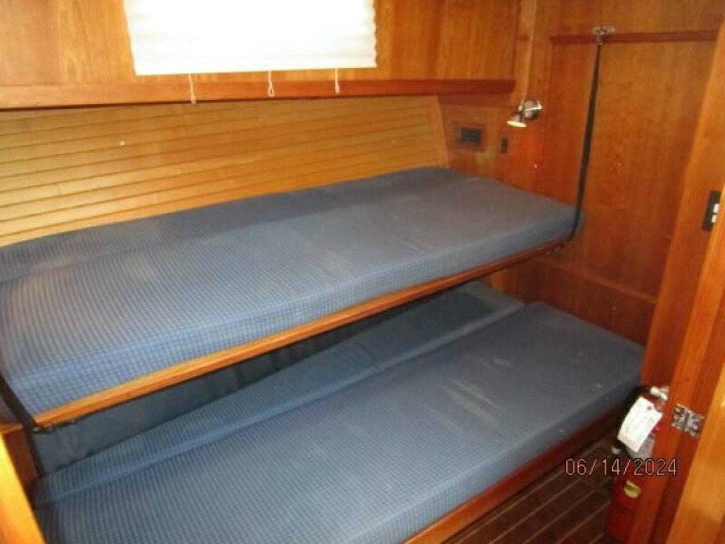 42' Sabre guest stateroom aft2