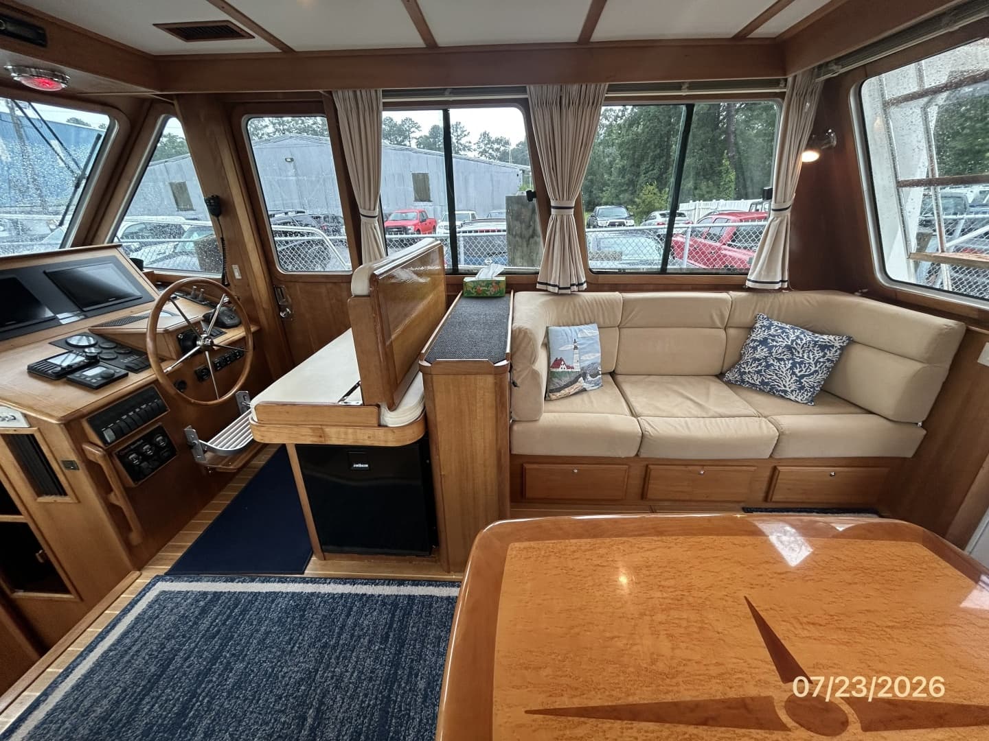 42' Sabre salon starboard