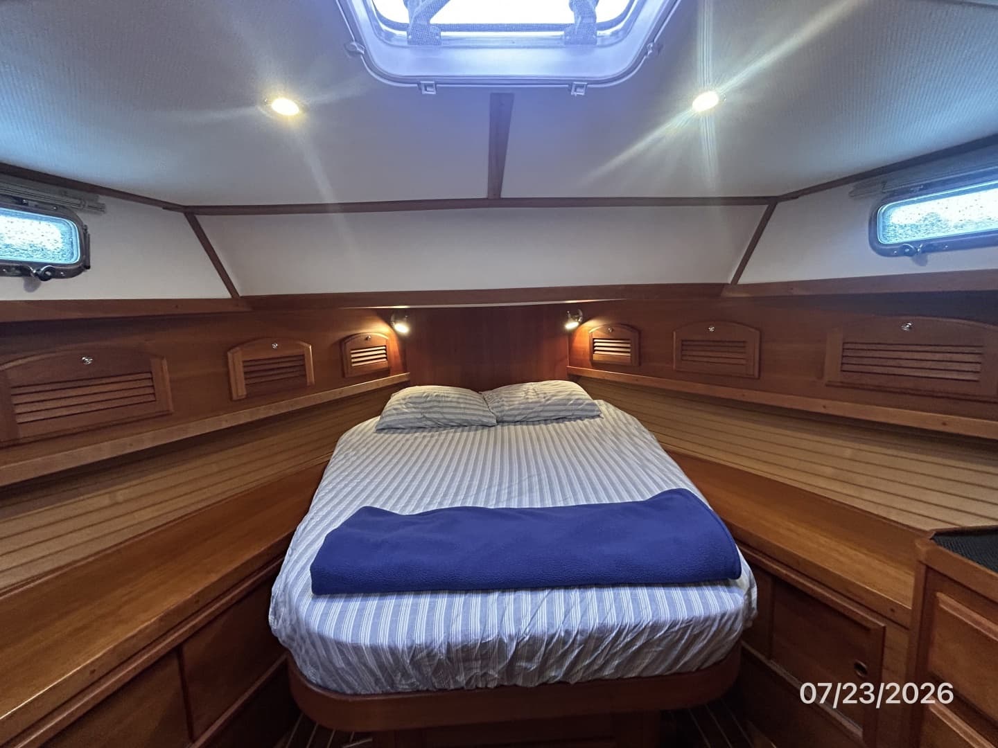 42' Sabre master stateroom