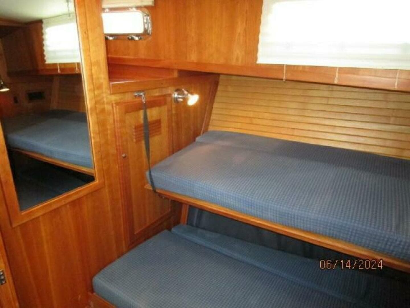 42' Sabre guest stateroom forward2