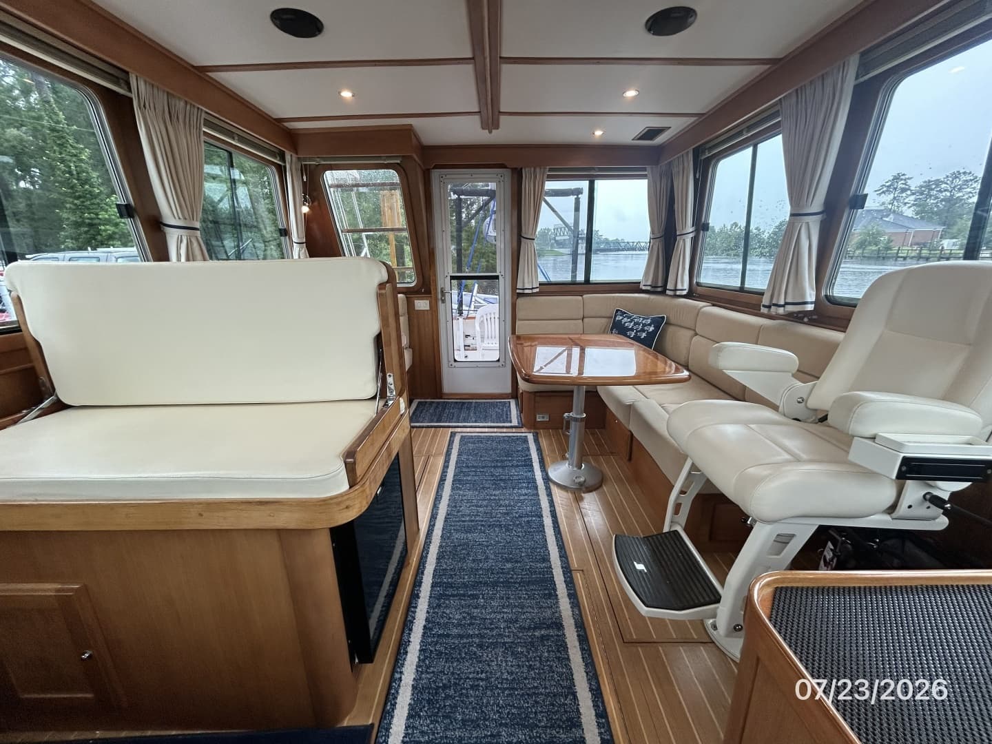 42' Sabre salon aft