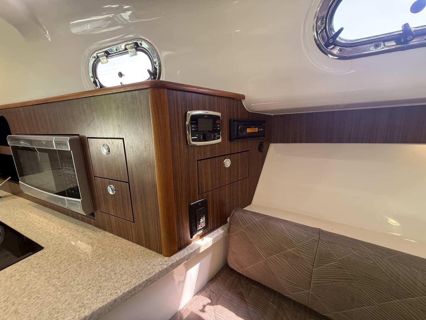 2016 Pursuit 345 OS