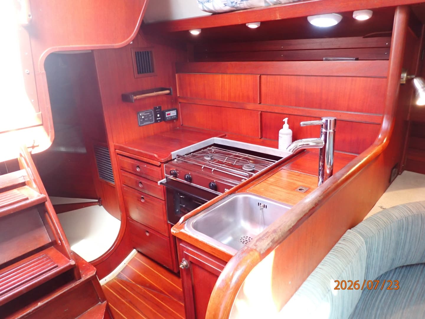 35' Scanmar galley1