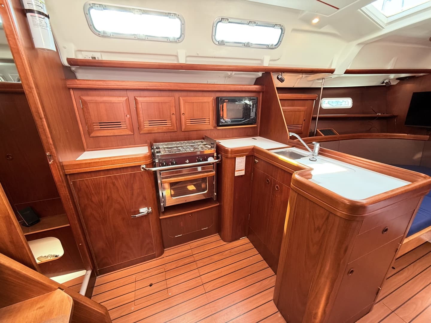 2004 Beneteau 373