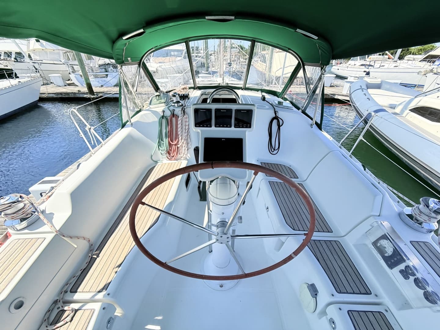 2004 Beneteau 373
