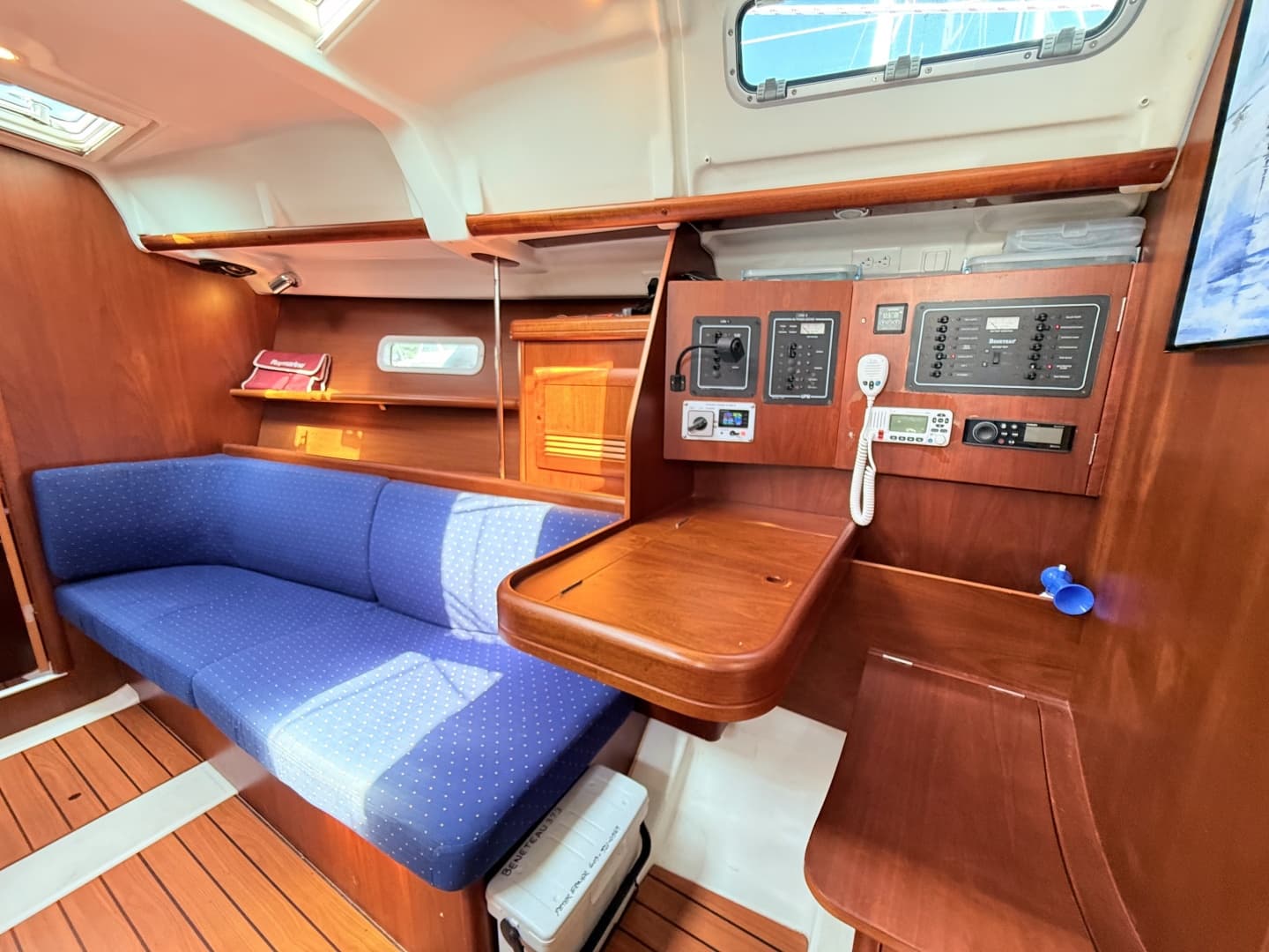 2004 Beneteau 373