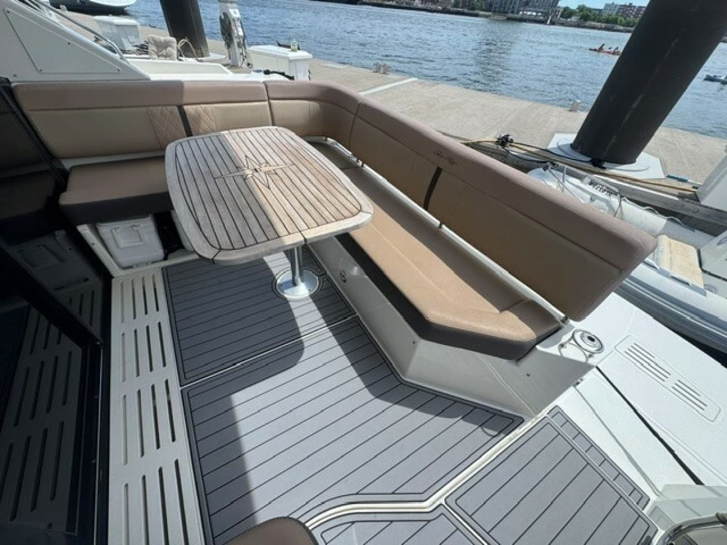 2017 Sea Ray 400 Sundancer