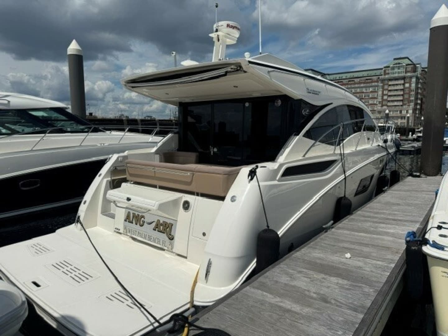 2017 Sea Ray 400 Sundancer