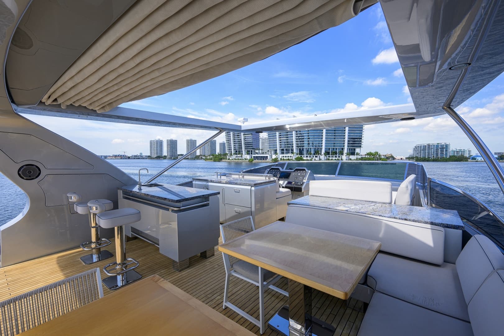 2008 Azimut Flybridge