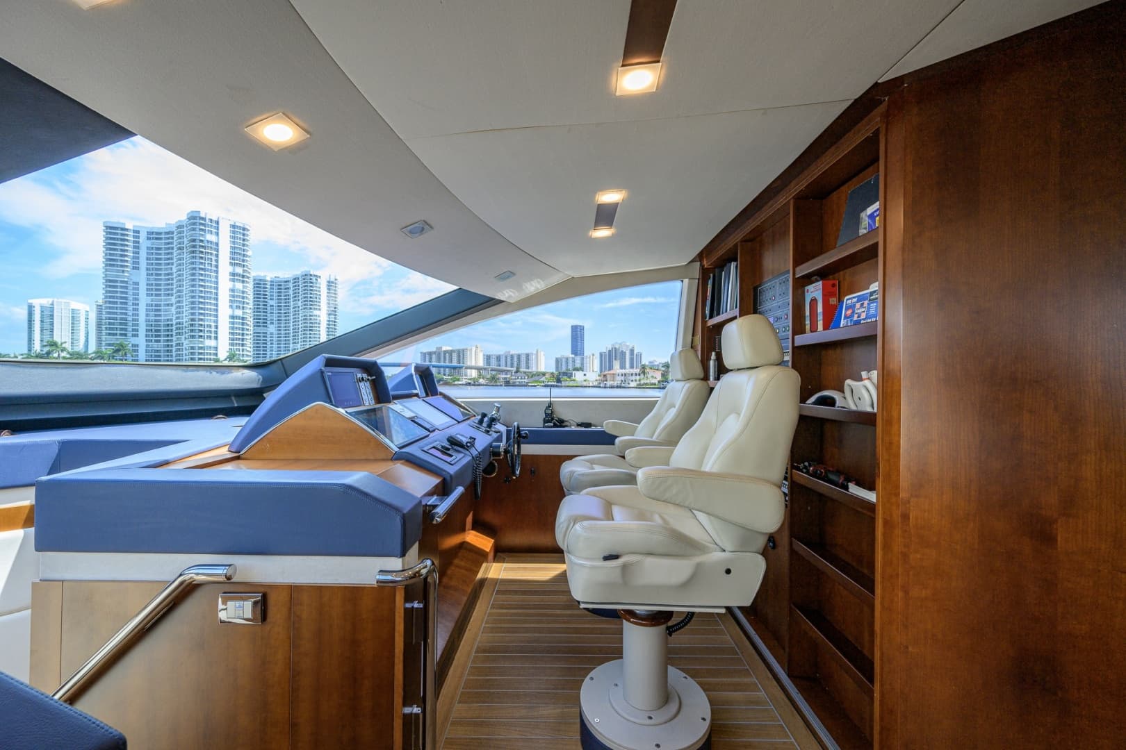 2008 Azimut Flybridge