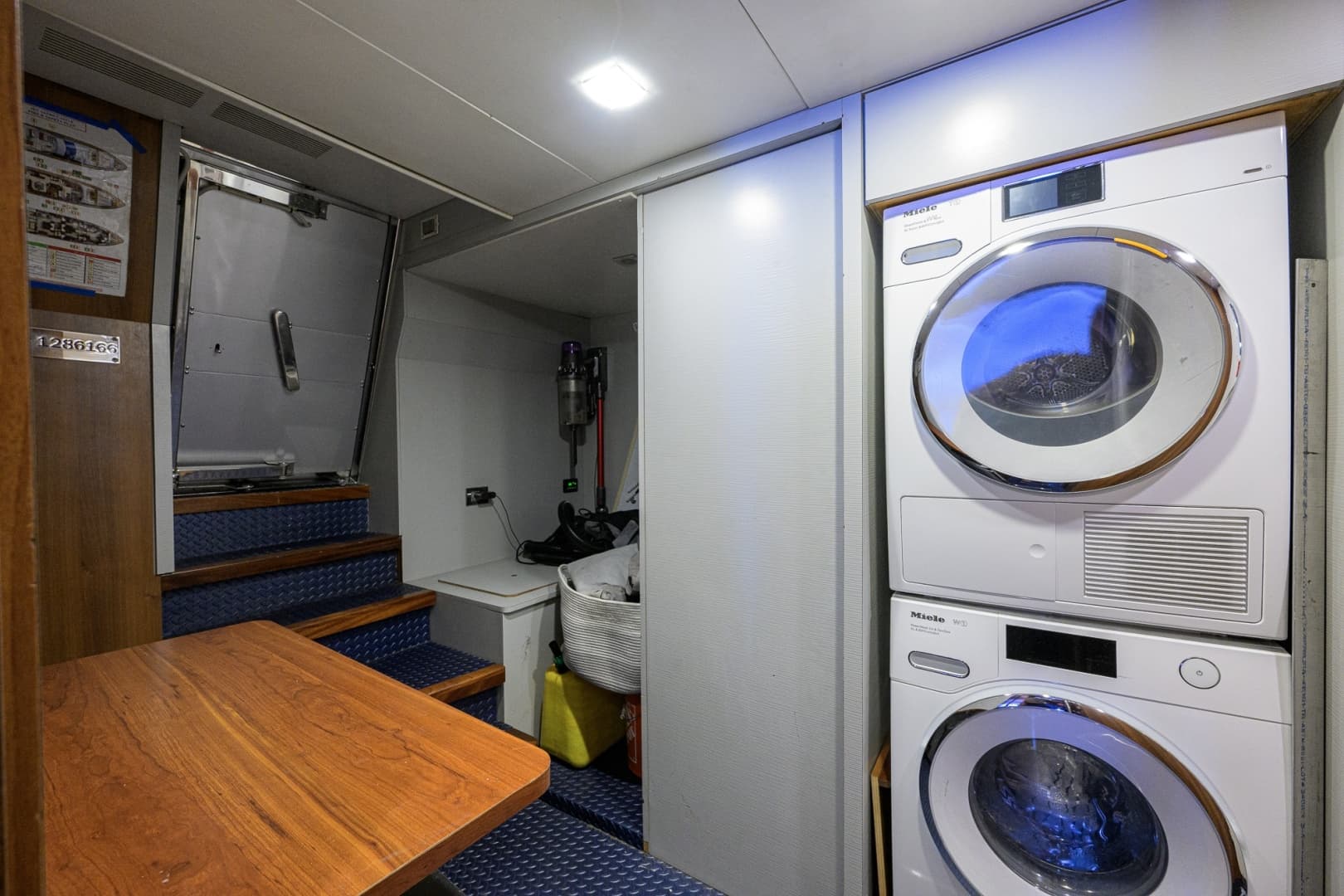 2008 Azimut Flybridge