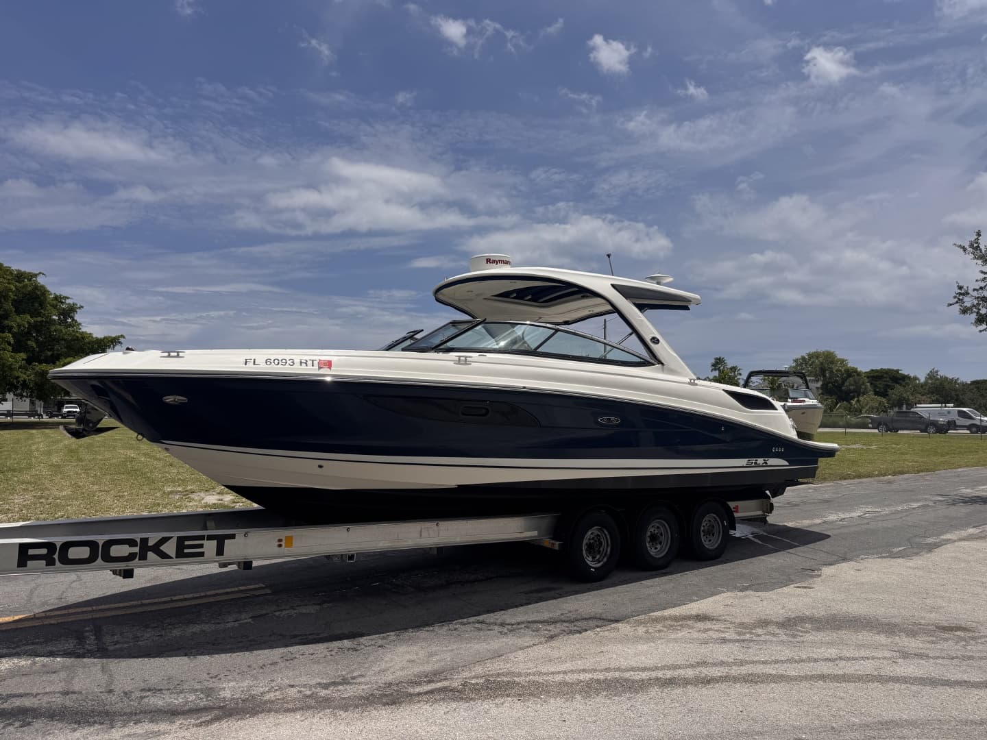 2016 Sea Ray 350 SLX