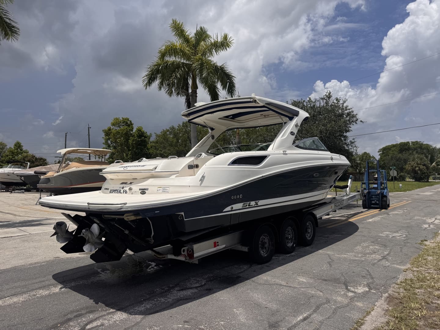2016 Sea Ray 350 SLX