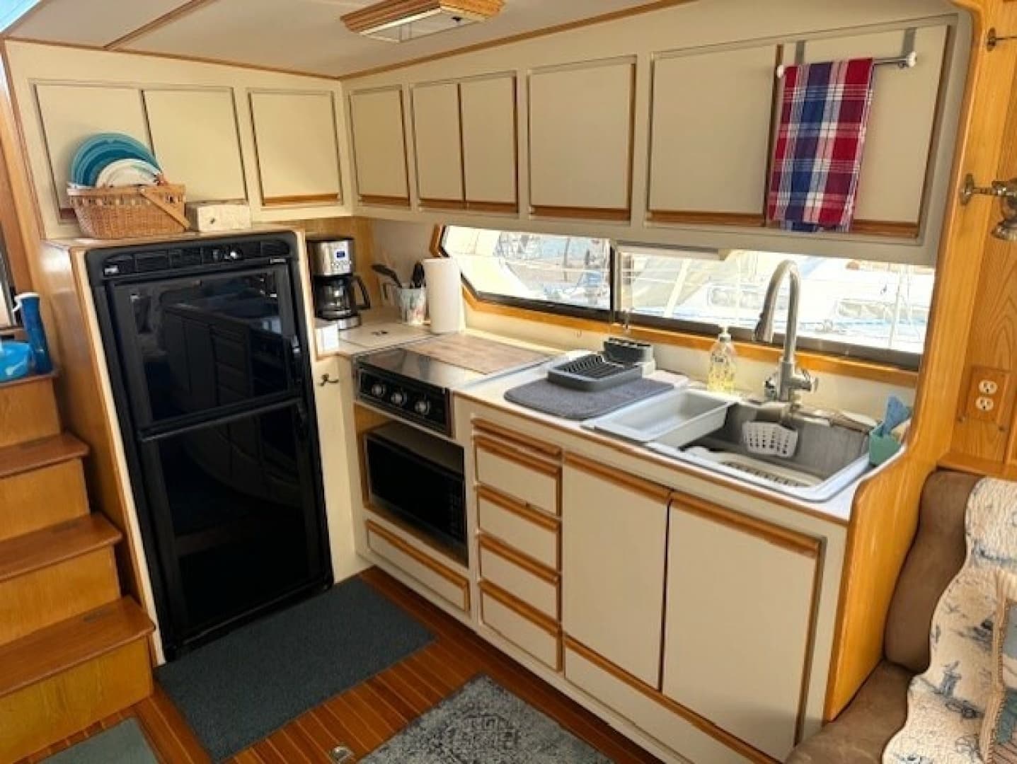 1990 Vista Sun Deck Trawler