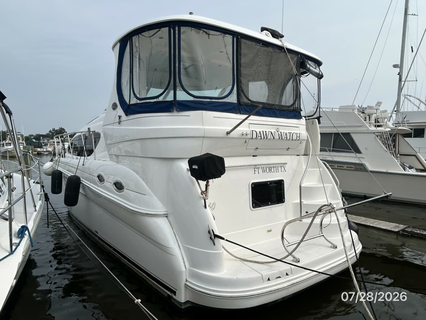 40' Sea Ray port aft profile