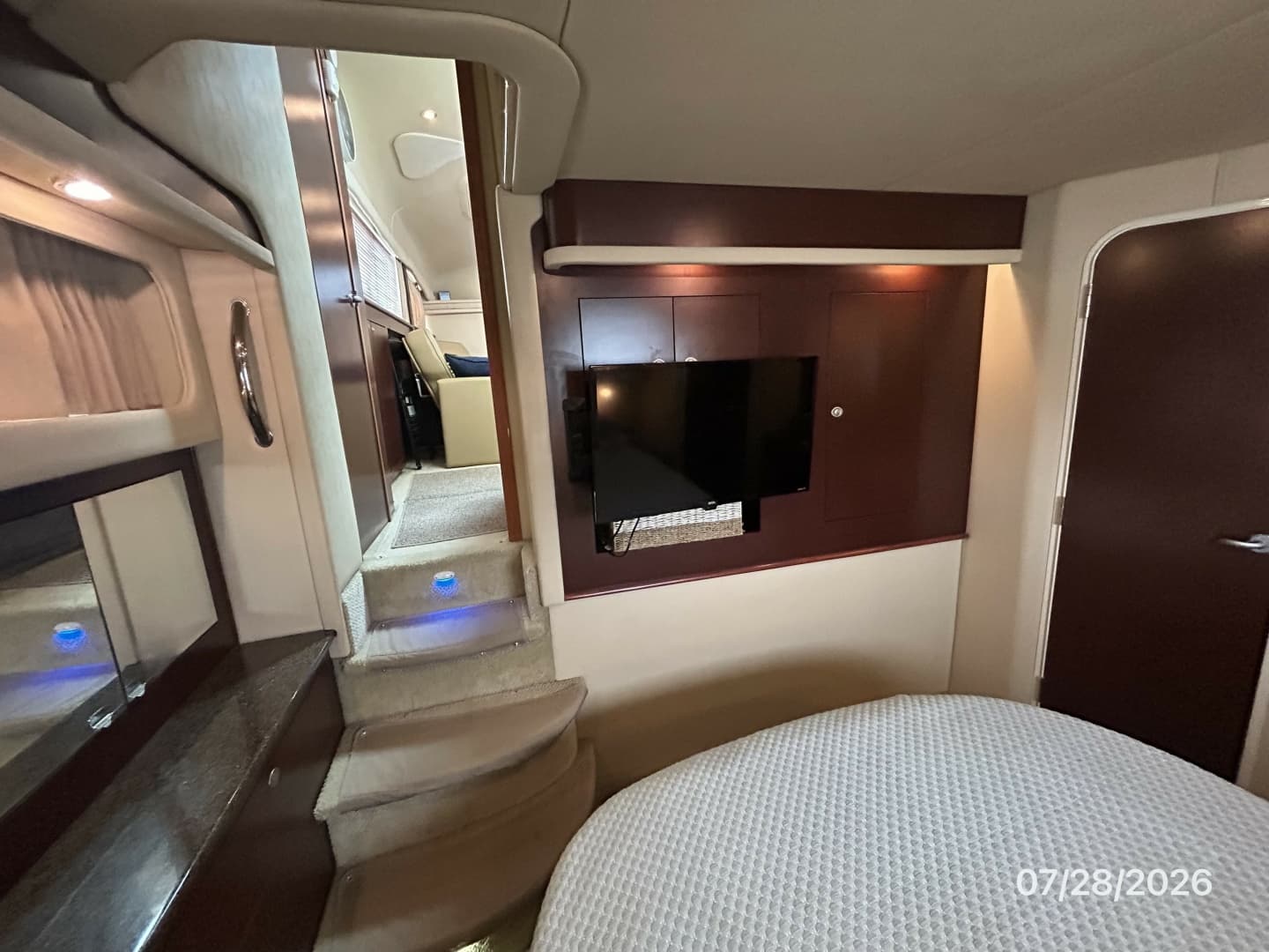 40' Sea Ray master stateroom forward