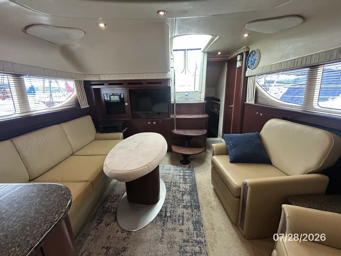 40' Sea Ray salon aft