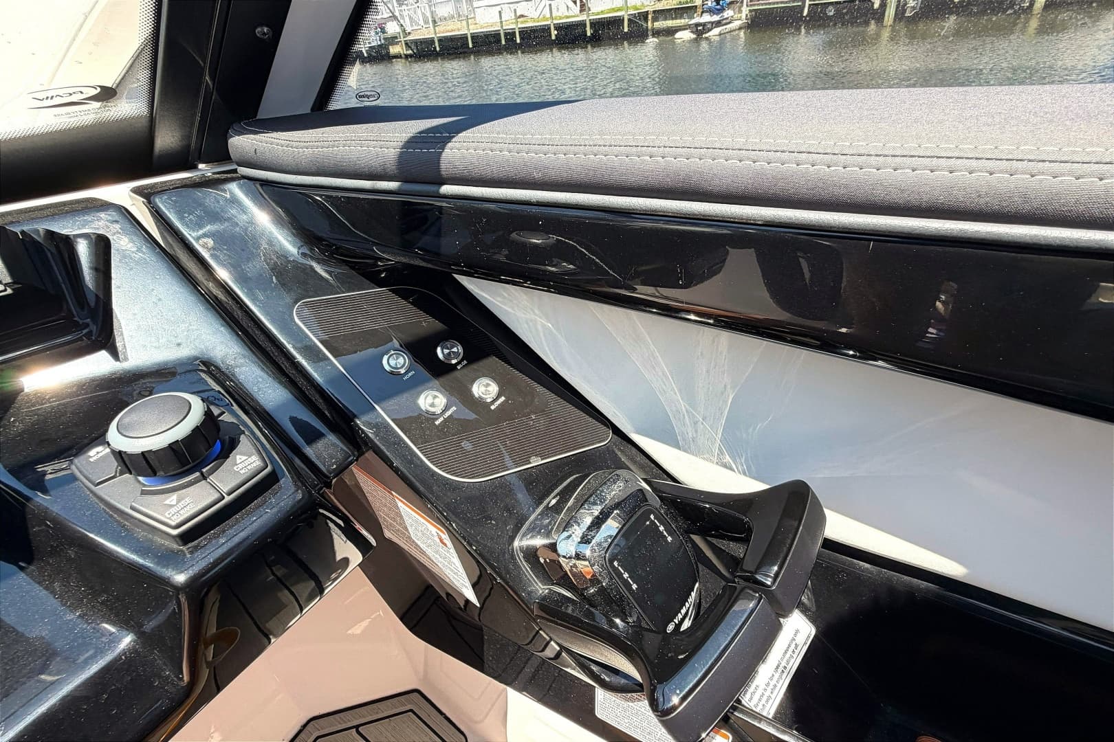 2023 Yamaha Boats 275SE
