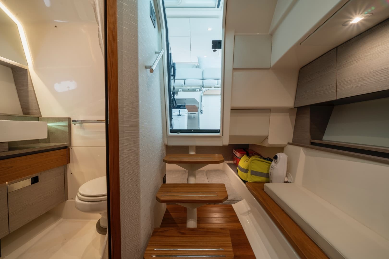 2024 Tiara Yachts 43 LS
