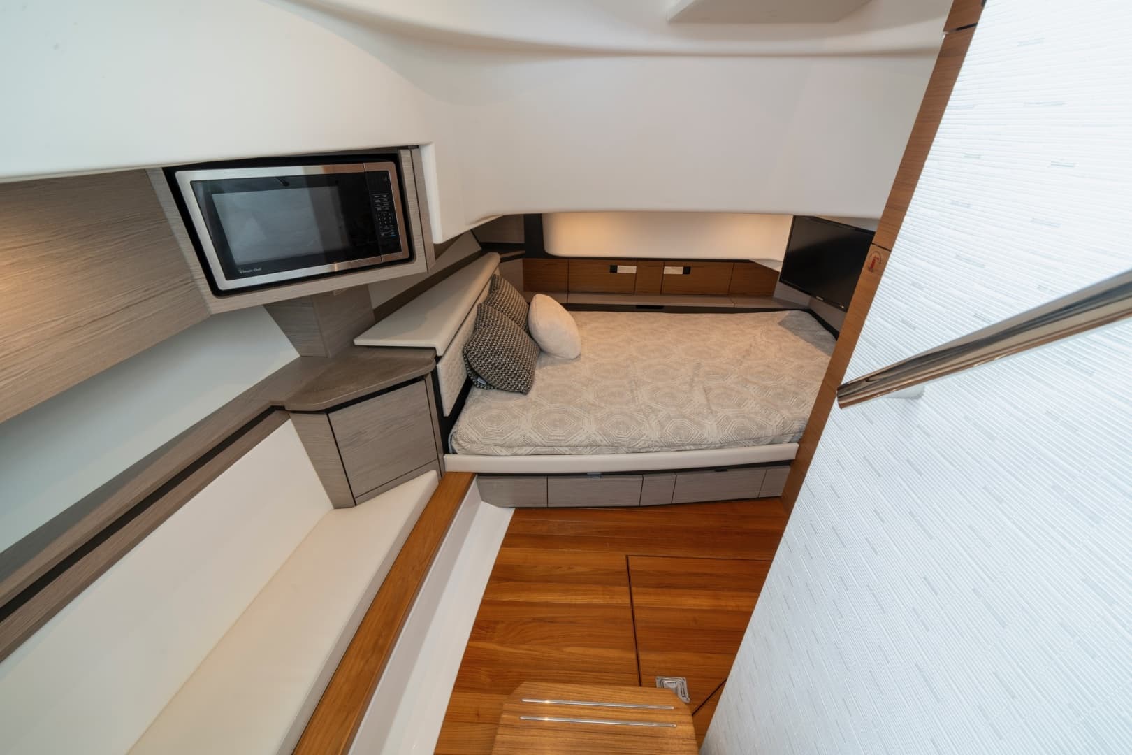 2024 Tiara Yachts 43 LS