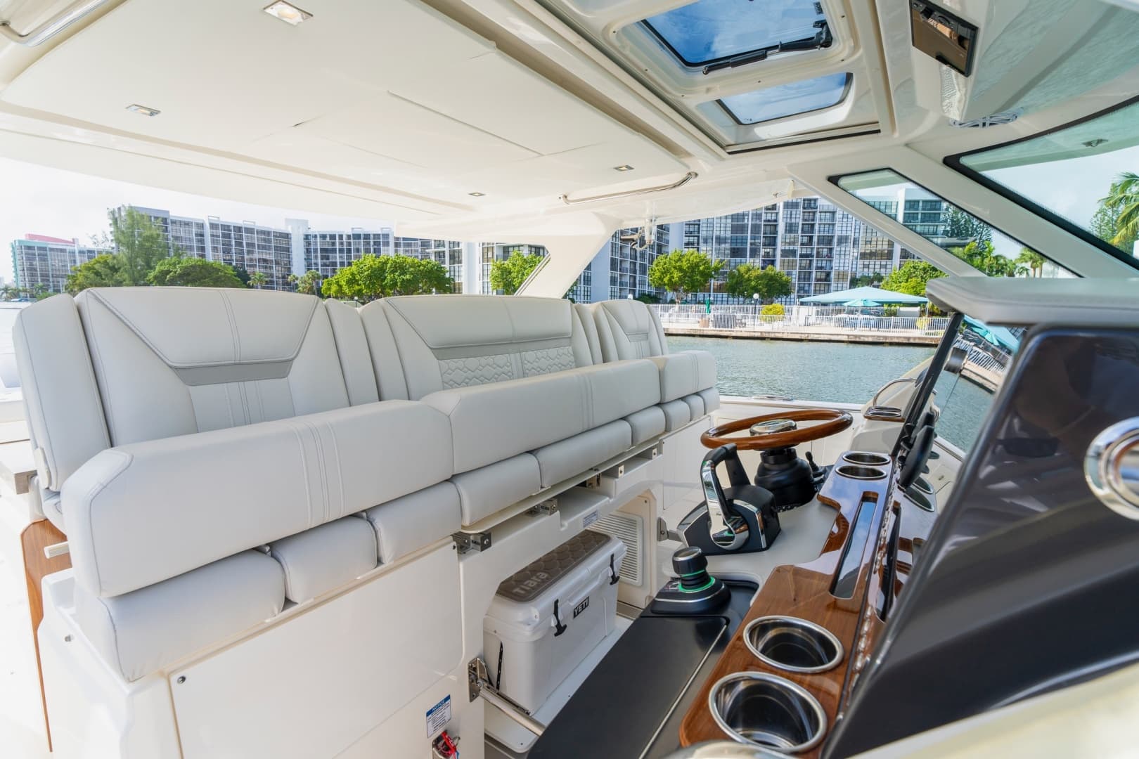 2024 Tiara Yachts 43 LS