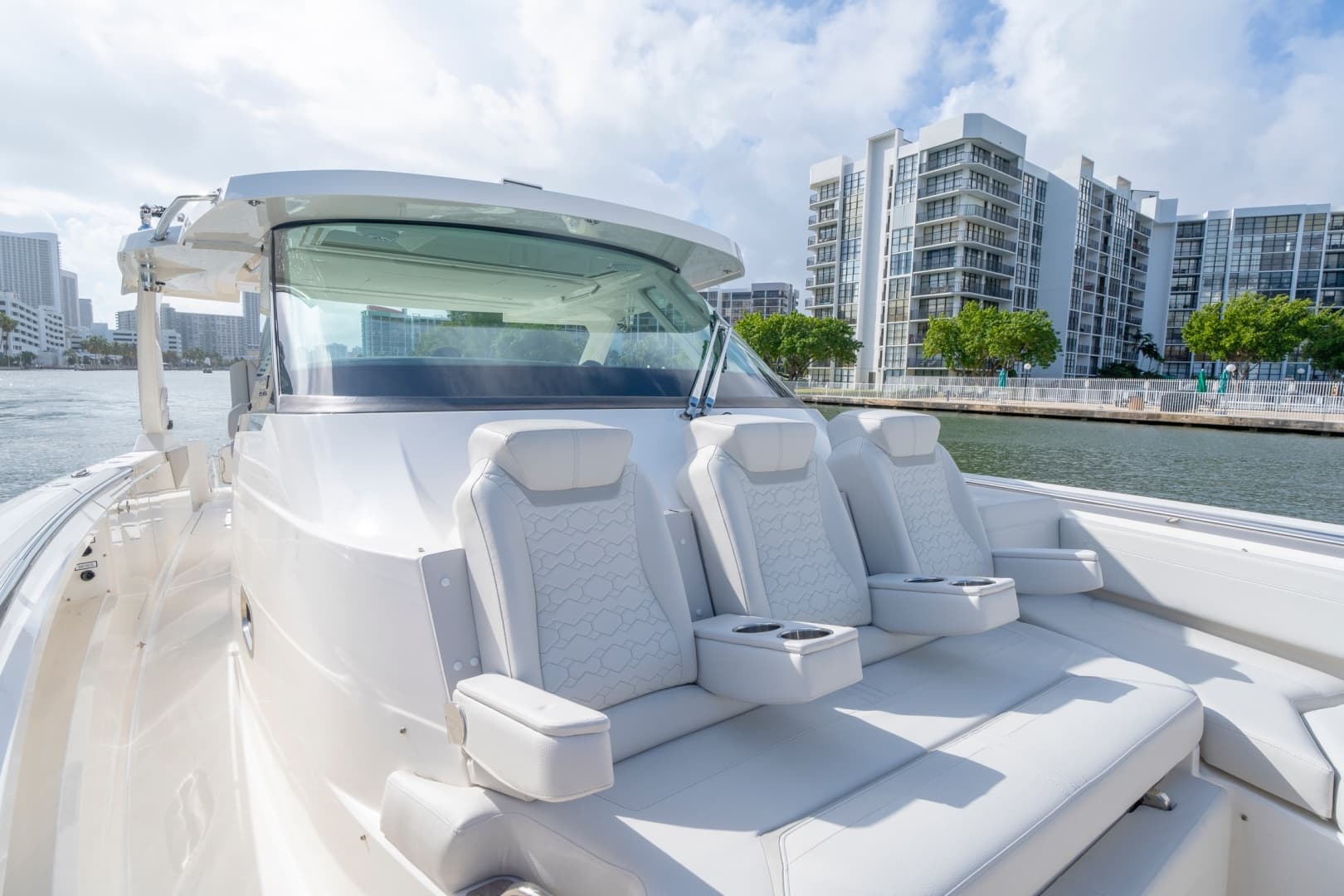 2024 Tiara Yachts 43 LS