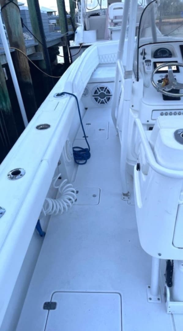 2002 Intrepid 323 Cuddy
