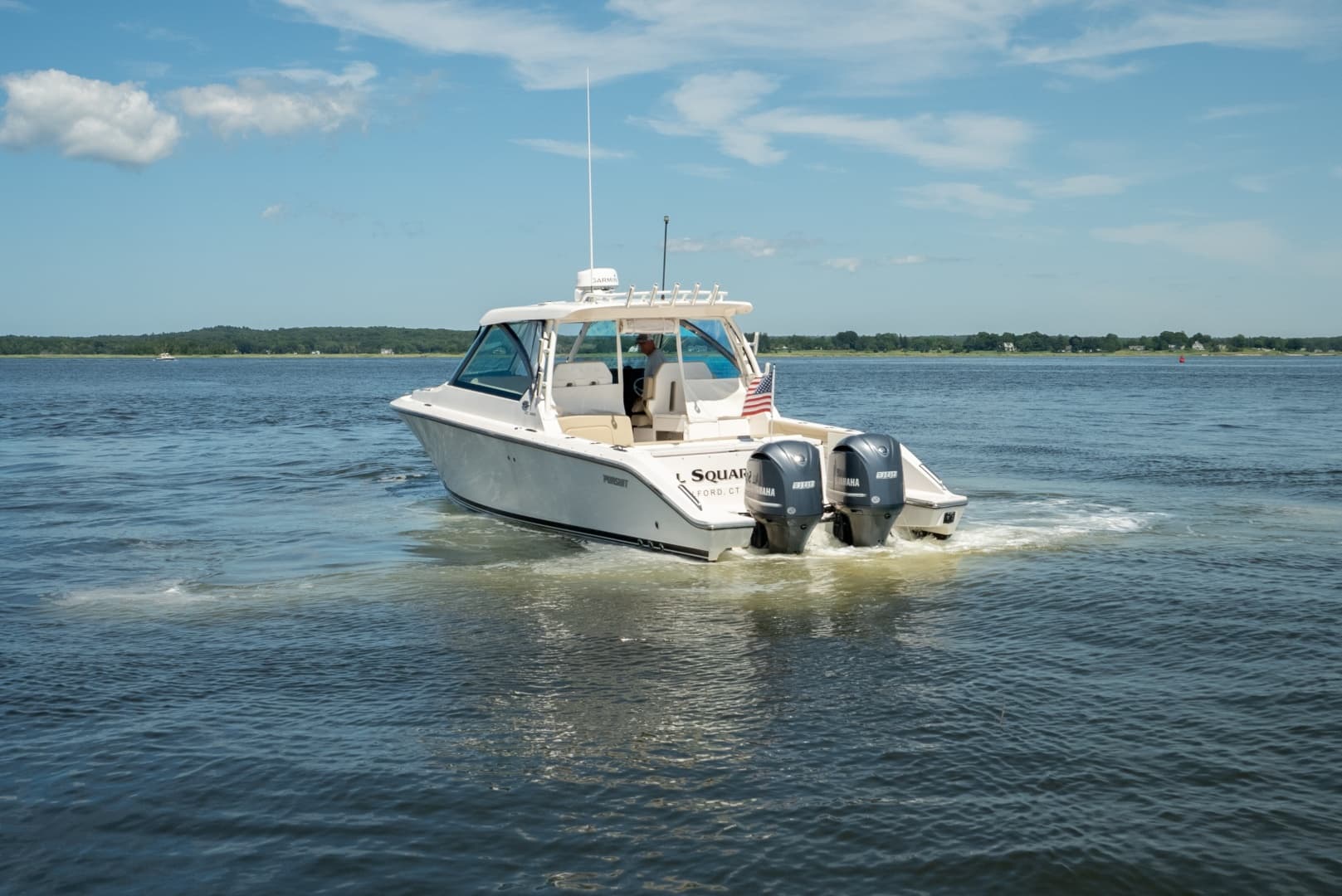 2018 Pursuit 325 DC