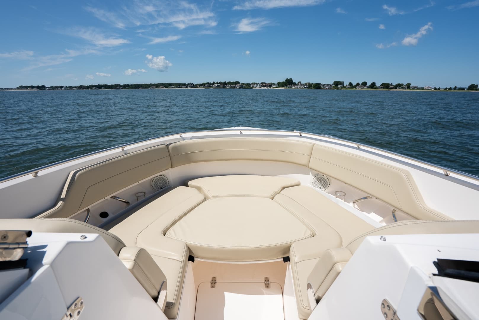 2018 Pursuit 325 DC