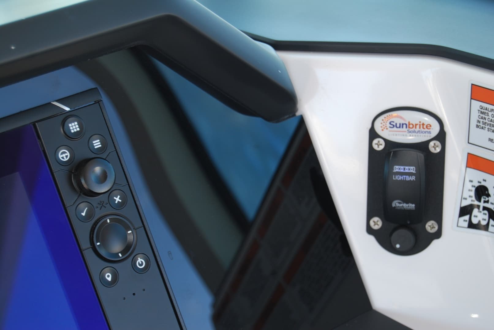 2022 Axopar 37 XC Cross Cabin