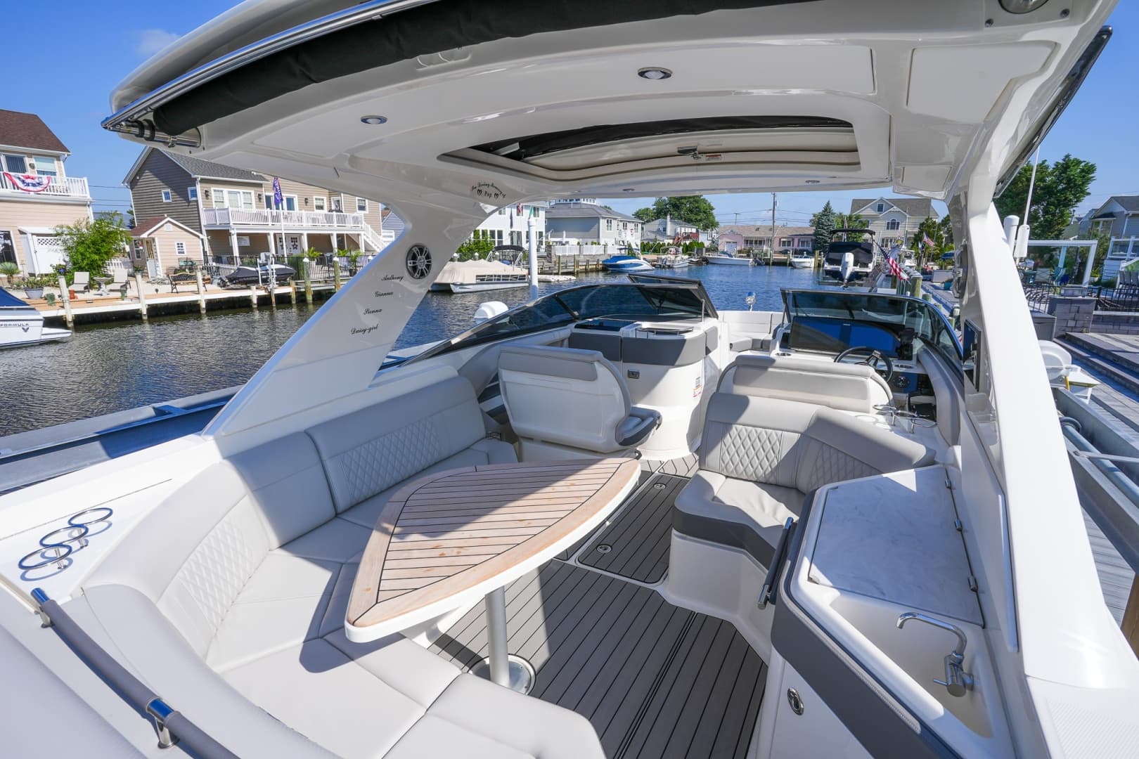 2024 Sea Ray SLX 310 Outboard