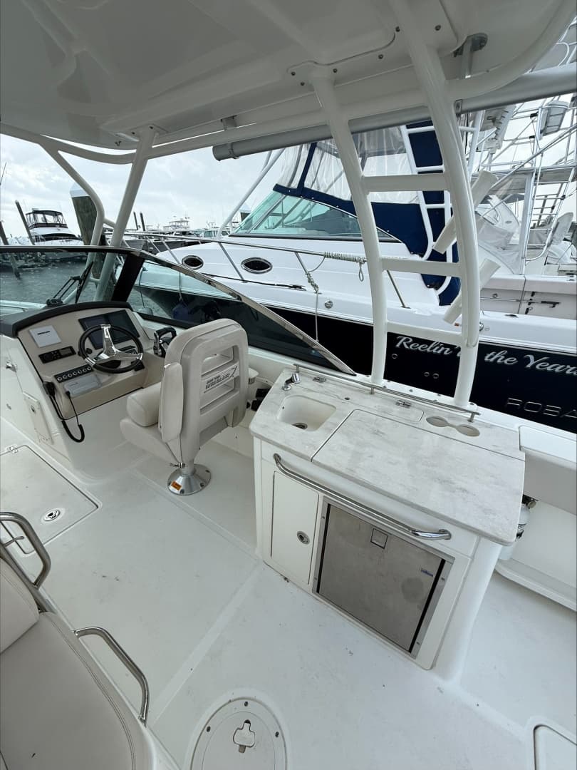 2019 Boston Whaler 270 Vantage