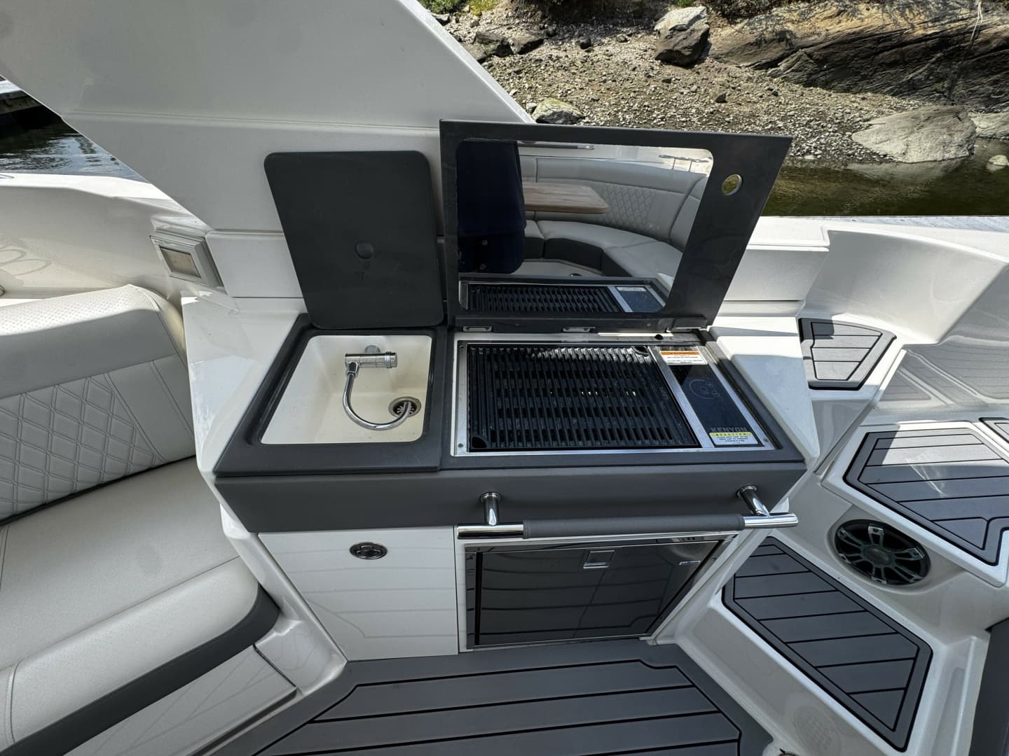 2021 Sea Ray 350 SLX